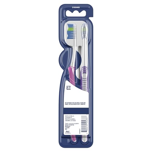 Oral-B Pro Health Fights Plaque & Tartar, 2 Count Medium Manual - Product Imagery