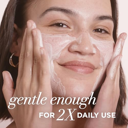 IT Cosmetics Confidence in a Cleanser - Daily Hydrating Serum - Product Imagery