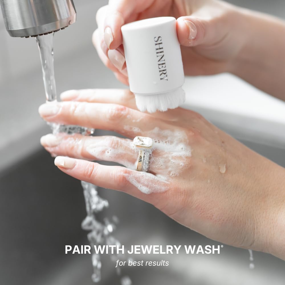 Shinery Radiance Brush - Jewelry Cleaning Brush for Rings & Diamonds – close-up detail