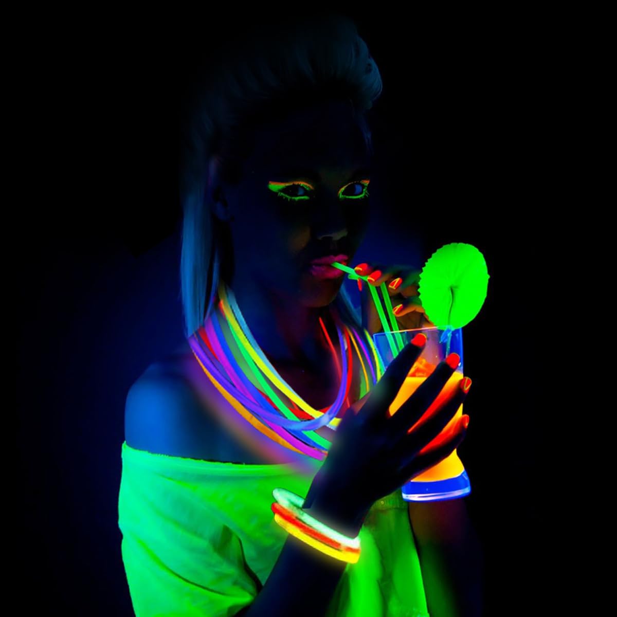 Ammy Glow 820 pcs Glow Sticks Bulk, Glow in The Dark Party Supplies, Festival Accessories & More, Bulk Party Favors, Cam