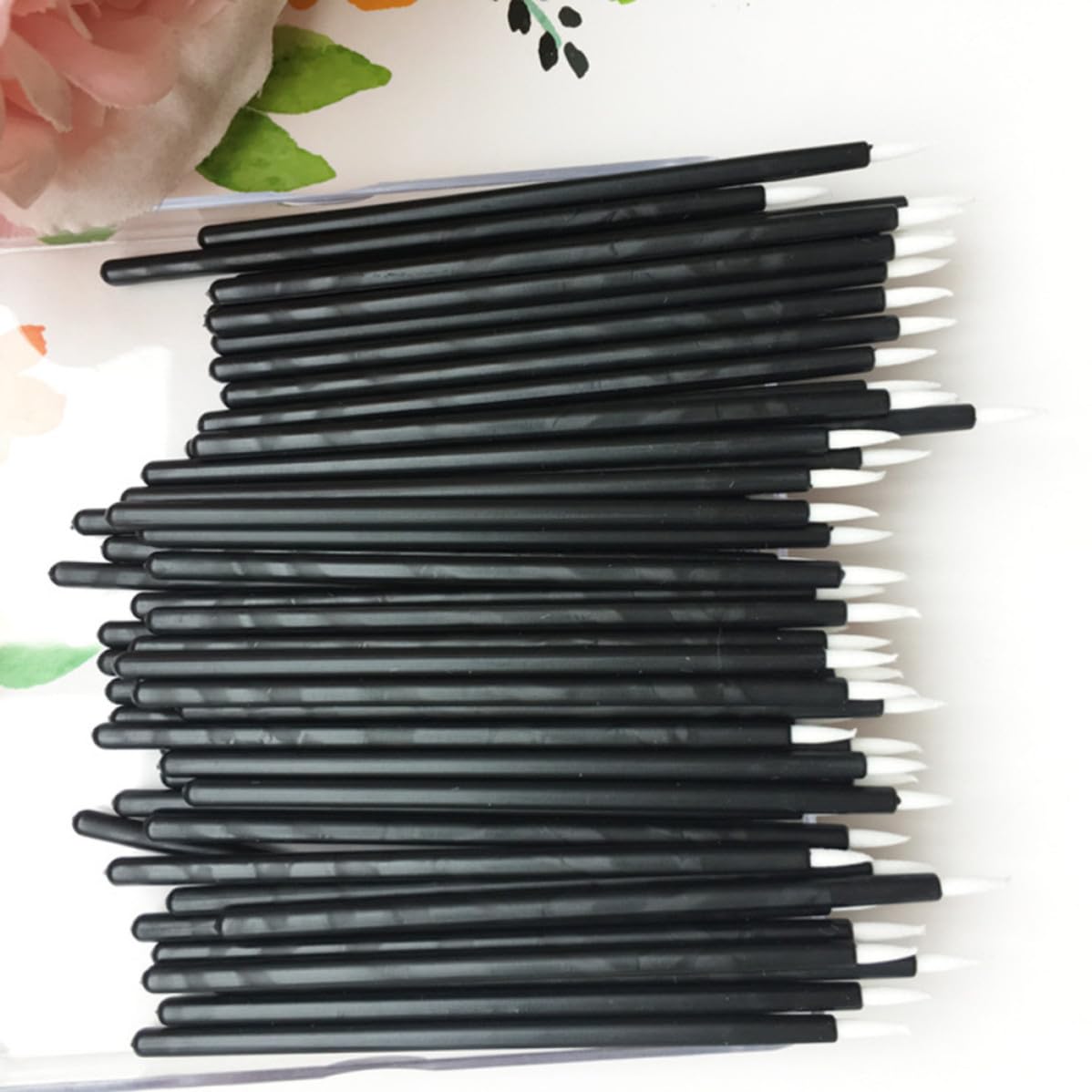 Set of 100 disposable WOFASHPURET cosmetic eyeliner brushes with thin nylon tips for precise application.