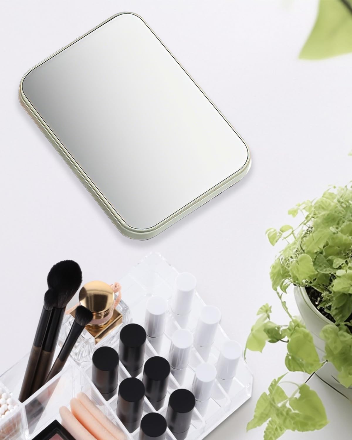 Wuqoioo – Makeup Mirrors on display