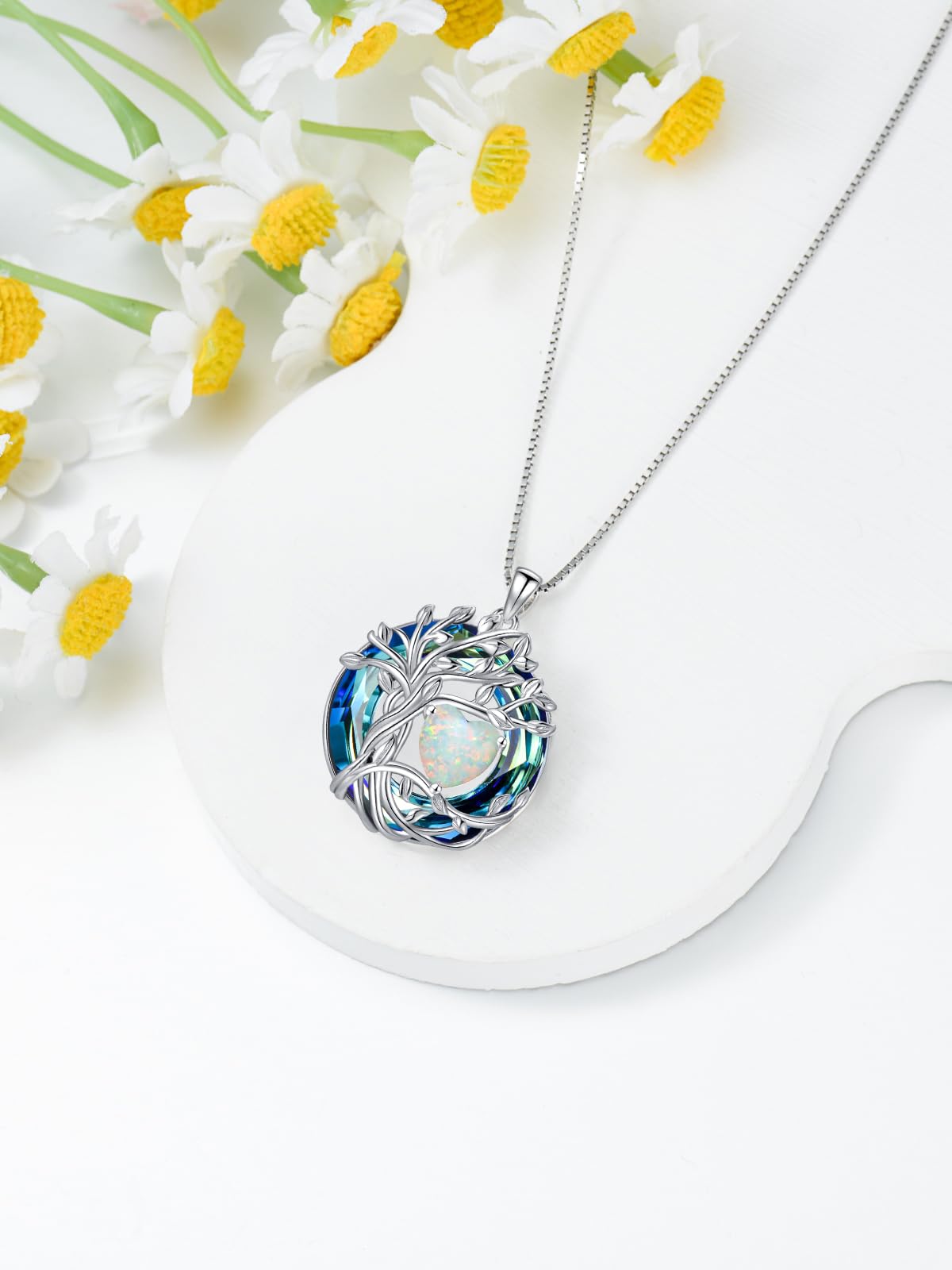TOUPOP – Pendant Necklaces on display