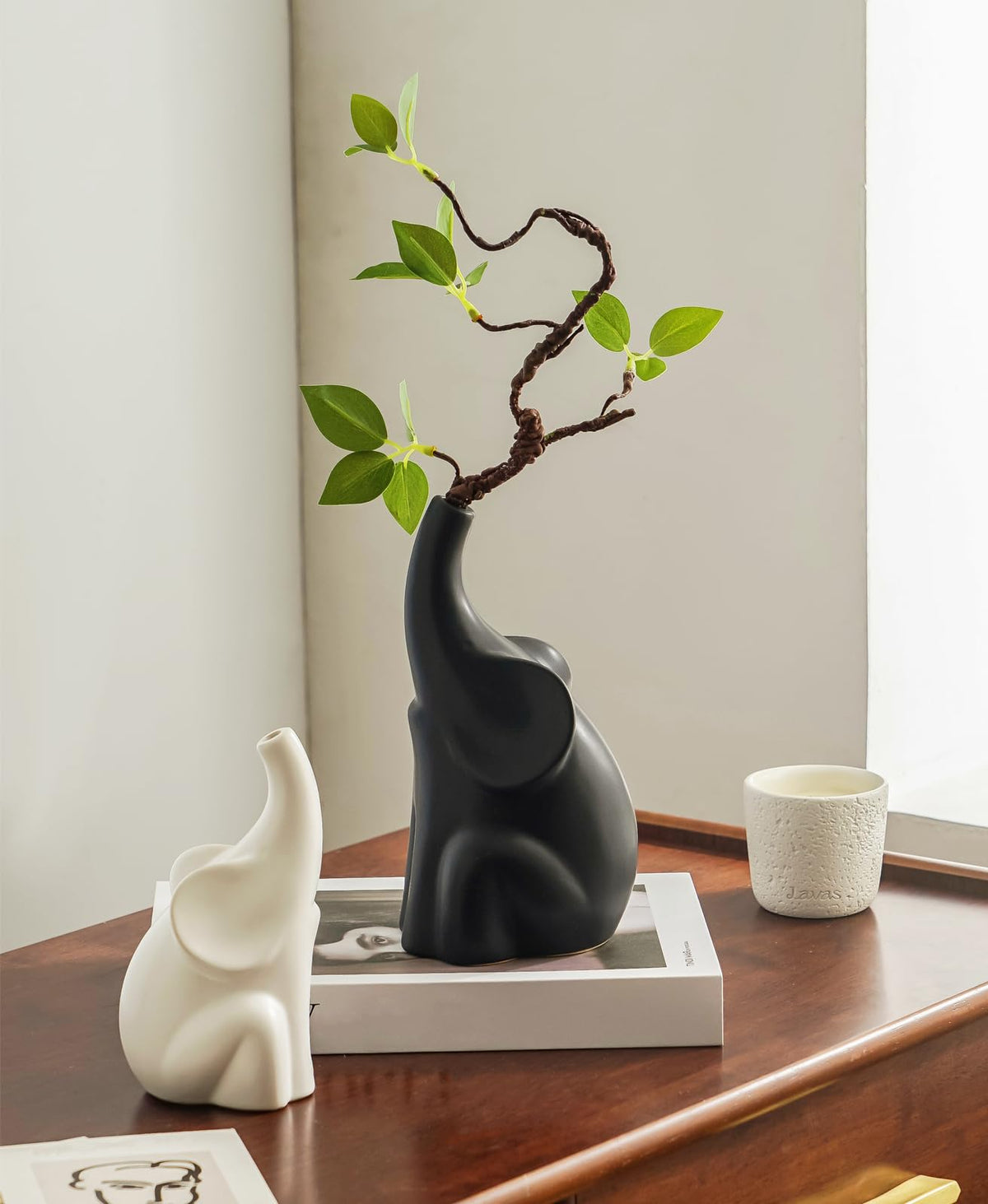 GZDDYUMYJX Loving Pair of Elephants,with Flower,Modern Ceramic Decor Statue,Good Luck Elephant,for Bookshelf Living Room