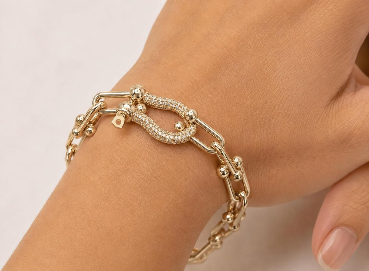 818 Charms Chunky U-Link Bracelet, 18K Gold PVD,CZ Horseshoe Carabiner – full view