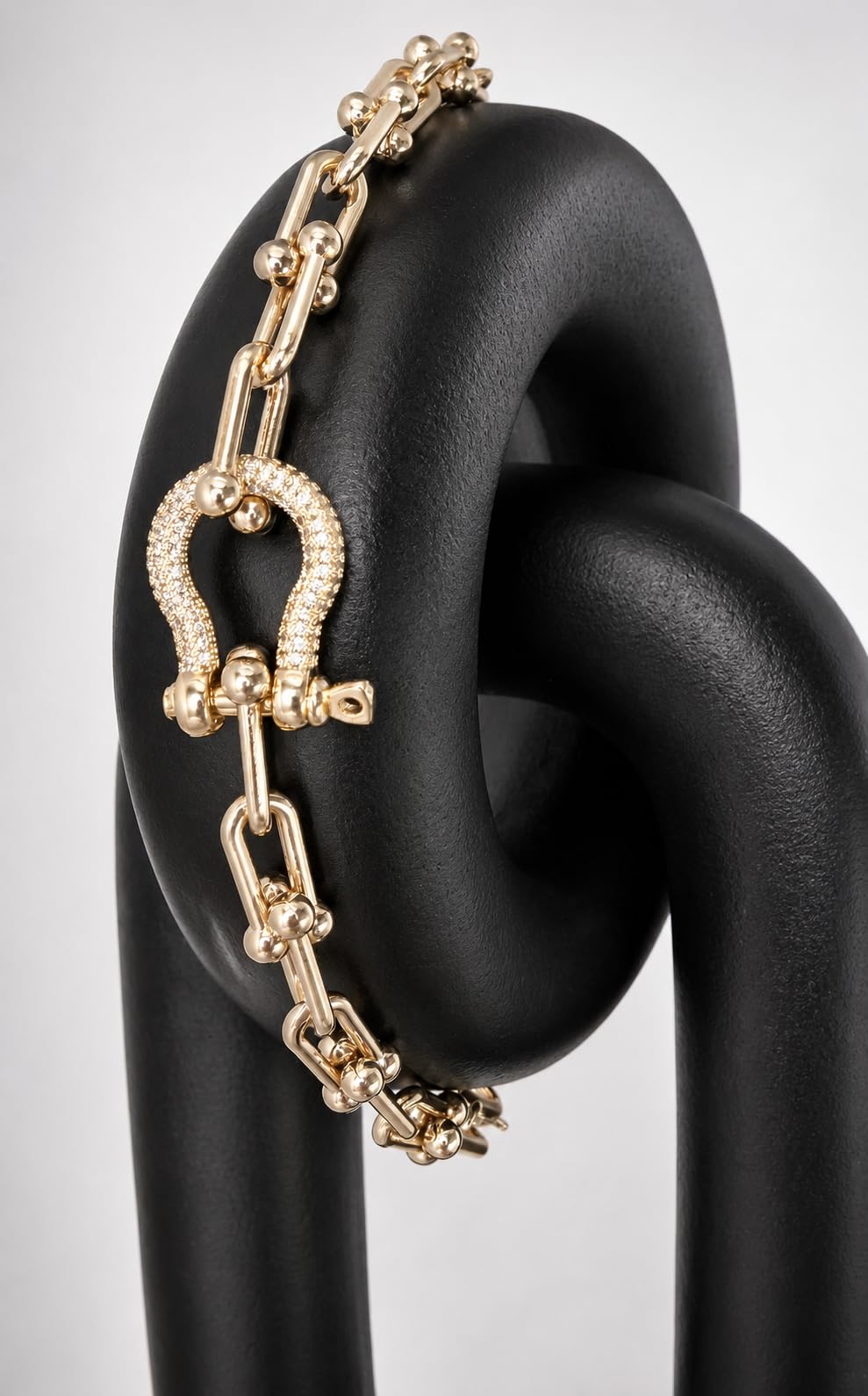 818 Charms Chunky U-Link Bracelet, 18K Gold PVD,CZ Horseshoe Carabiner – packaging and label