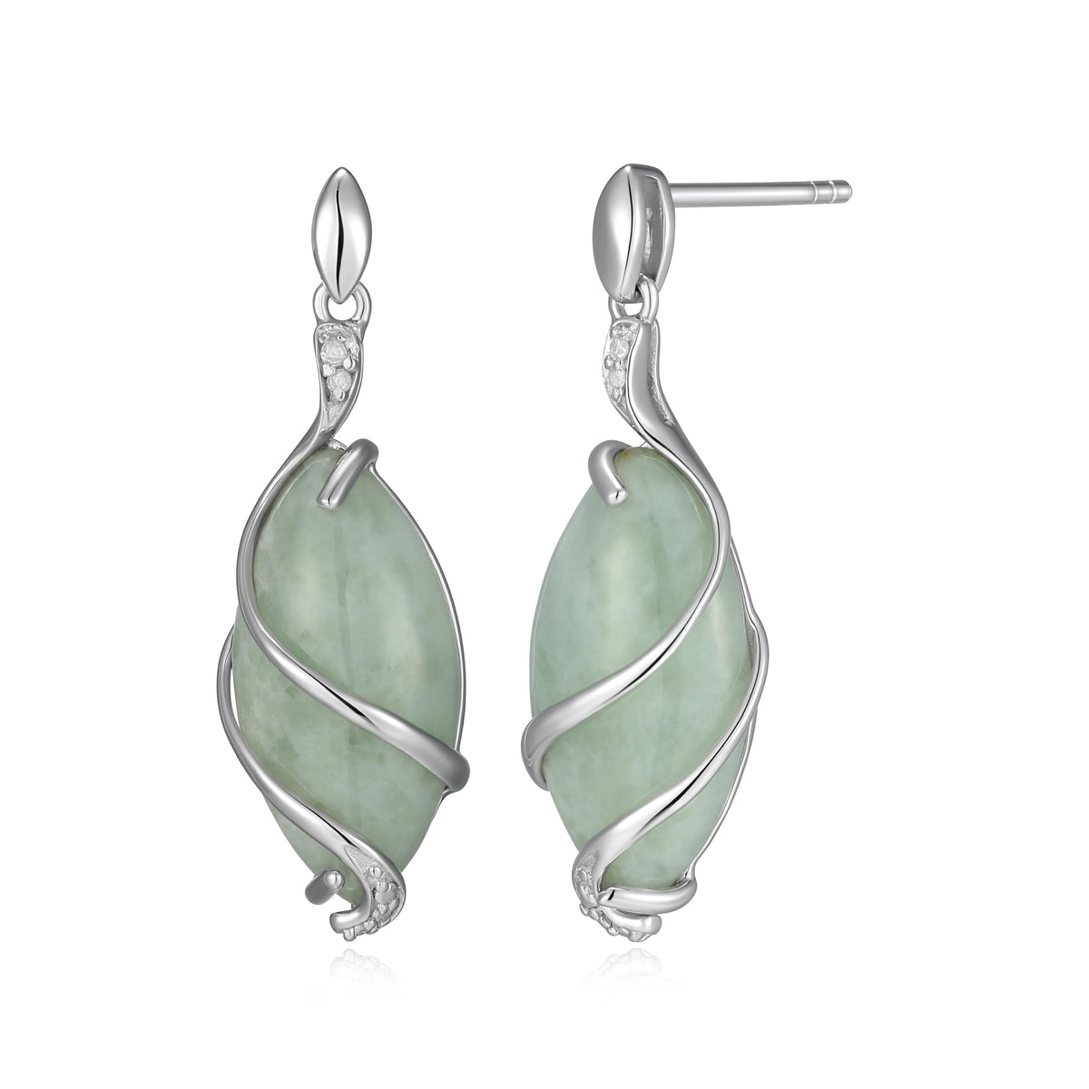 MORGAN & PAIGE – Pendant Necklaces on display