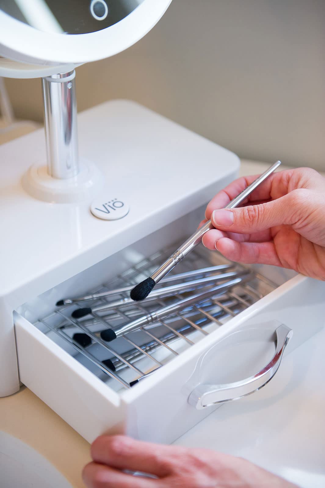 VIO Beauty Mirror with UV Light Product Cleansing Drawer – packaging and label