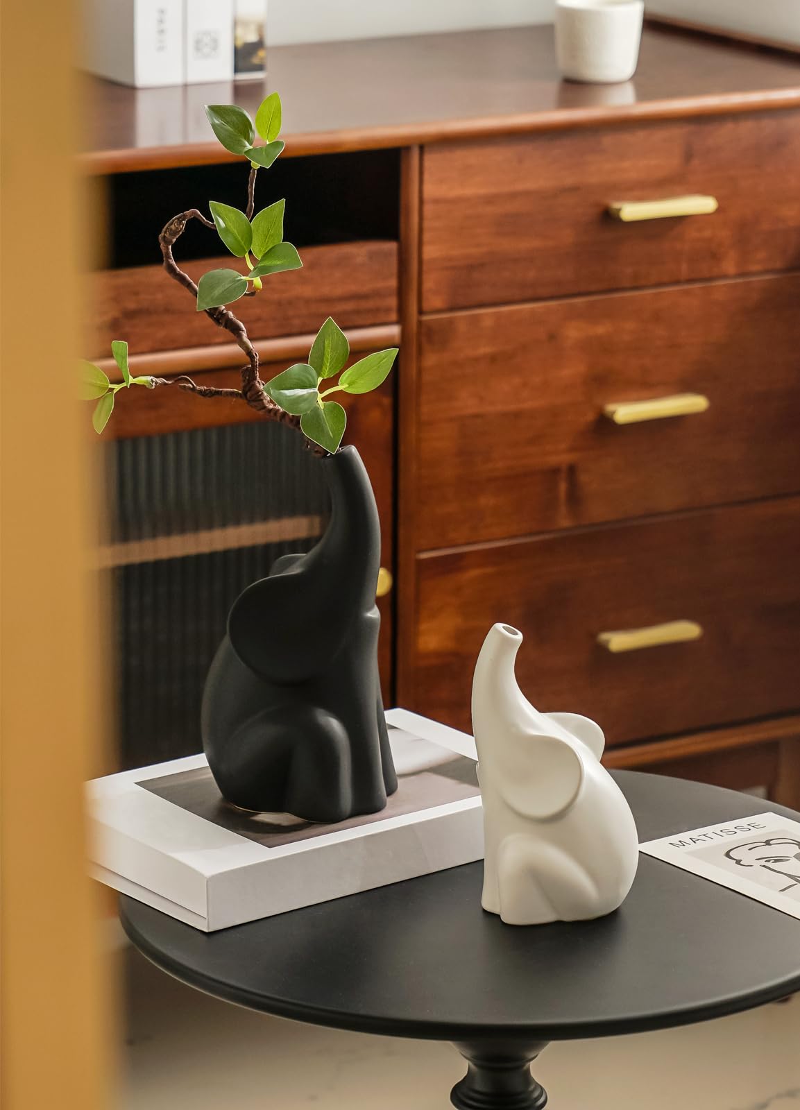 GZDDYUMYJX Loving Pair of Elephants,with Flower,Modern Ceramic Decor Statue,Good Luck Elephant,for Bookshelf Living Room