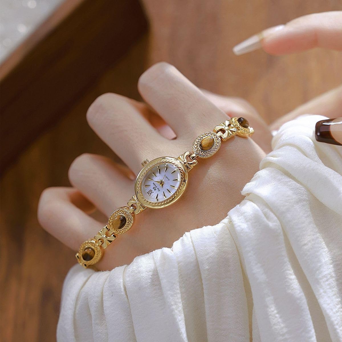 FANMIS Gold Watches for Women with Small Fase Oval Bracelet Dress Watch – packaging and label