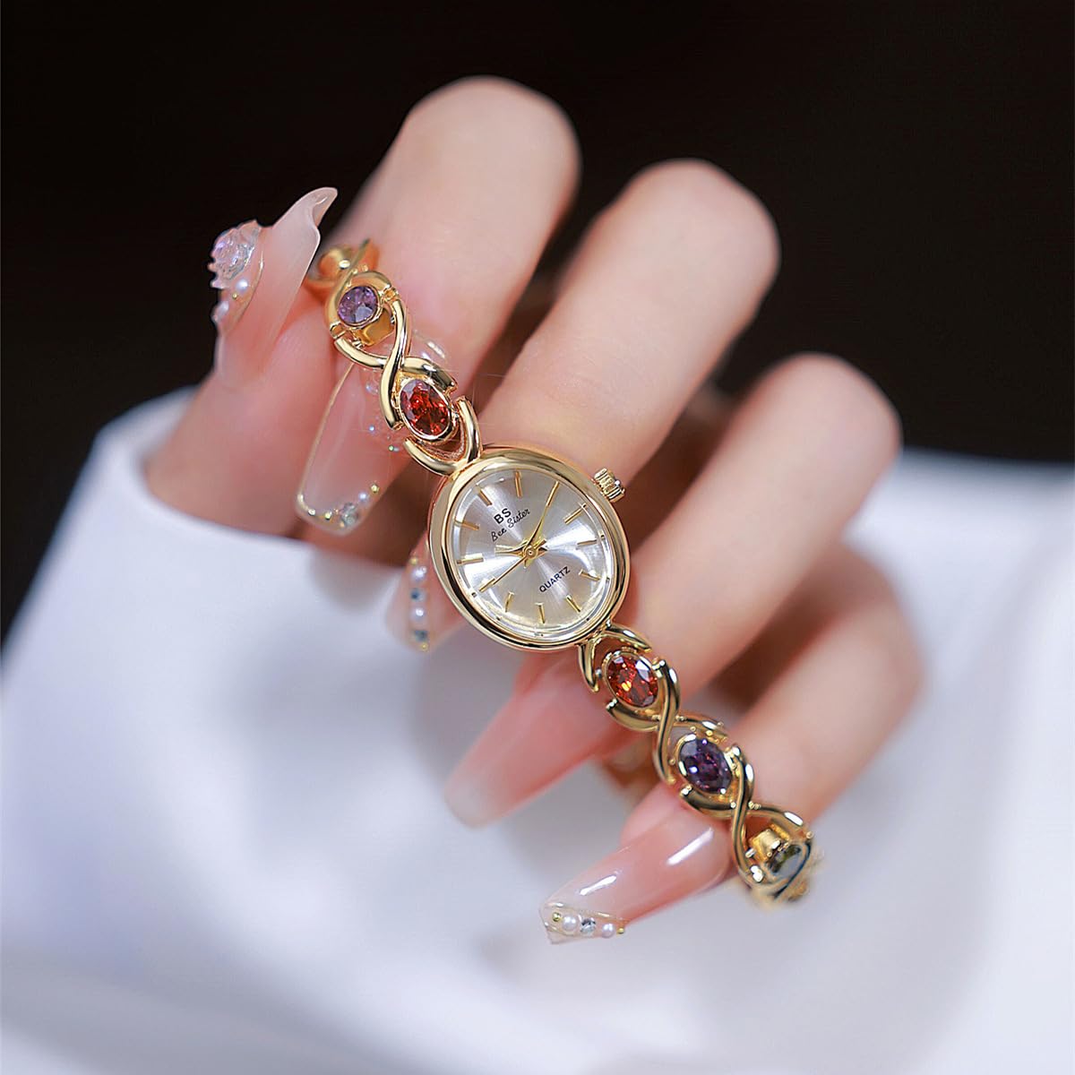 FANMIS Gold Watches for Women with Small Fase Oval Bracelet Dress Watch – close-up detail in Gold