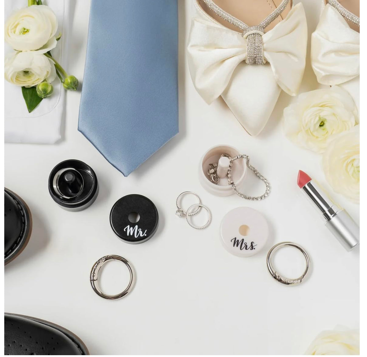 Lion Latch Travel Jewelry Box Case,Ring Holder (Mr. & Mrs) – close-up detail in Mr. & Mrs