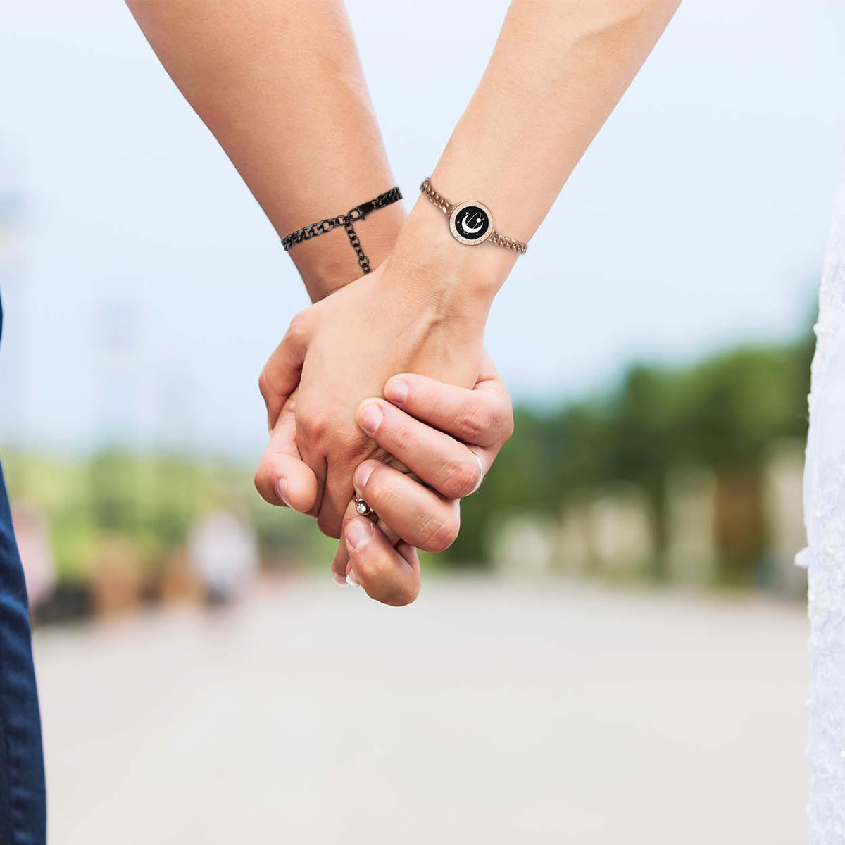 EAOYAO Long Distance Touch Bracelets,Vibration & Light up Couples Bracelets, Remote Smart Matching Couples Bracelet for 
