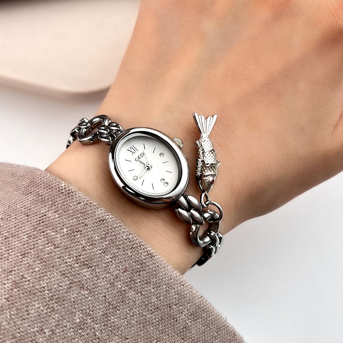 CARLIEN Fashion Vintage Gold Oval Quartz Watches for Women - Alloy Steel Band Slim Bracelet - Roman Numerals Numbers - D