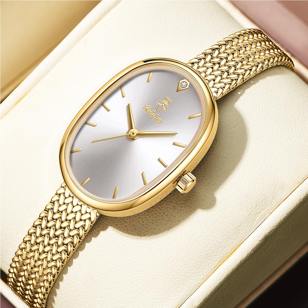 MASTOP Petite Vintage Oval Gold Bracelet Watch for Women, Fits Small Wrists – close-up detail in Gold