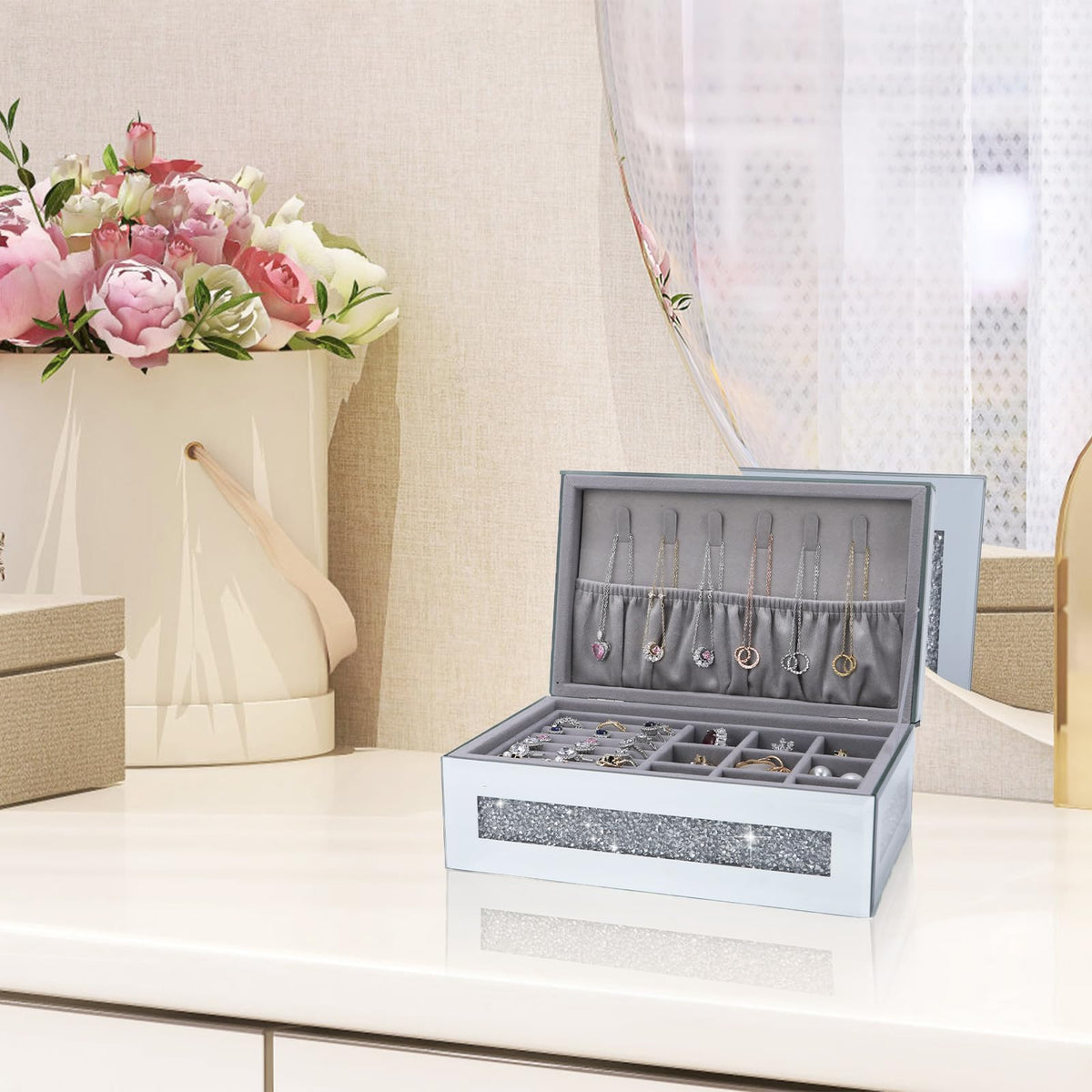 Poeuai Crushed Diamond Mirrored Jewelry Organizer Box with Lid for Women – close-up detail in Silver