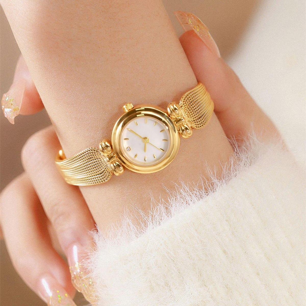BESTKANG Fashion Simple Women's Quartz Watch Stainless Steel Mesh Strap Elegant Ladies Wrist Watch – close-up detail in 