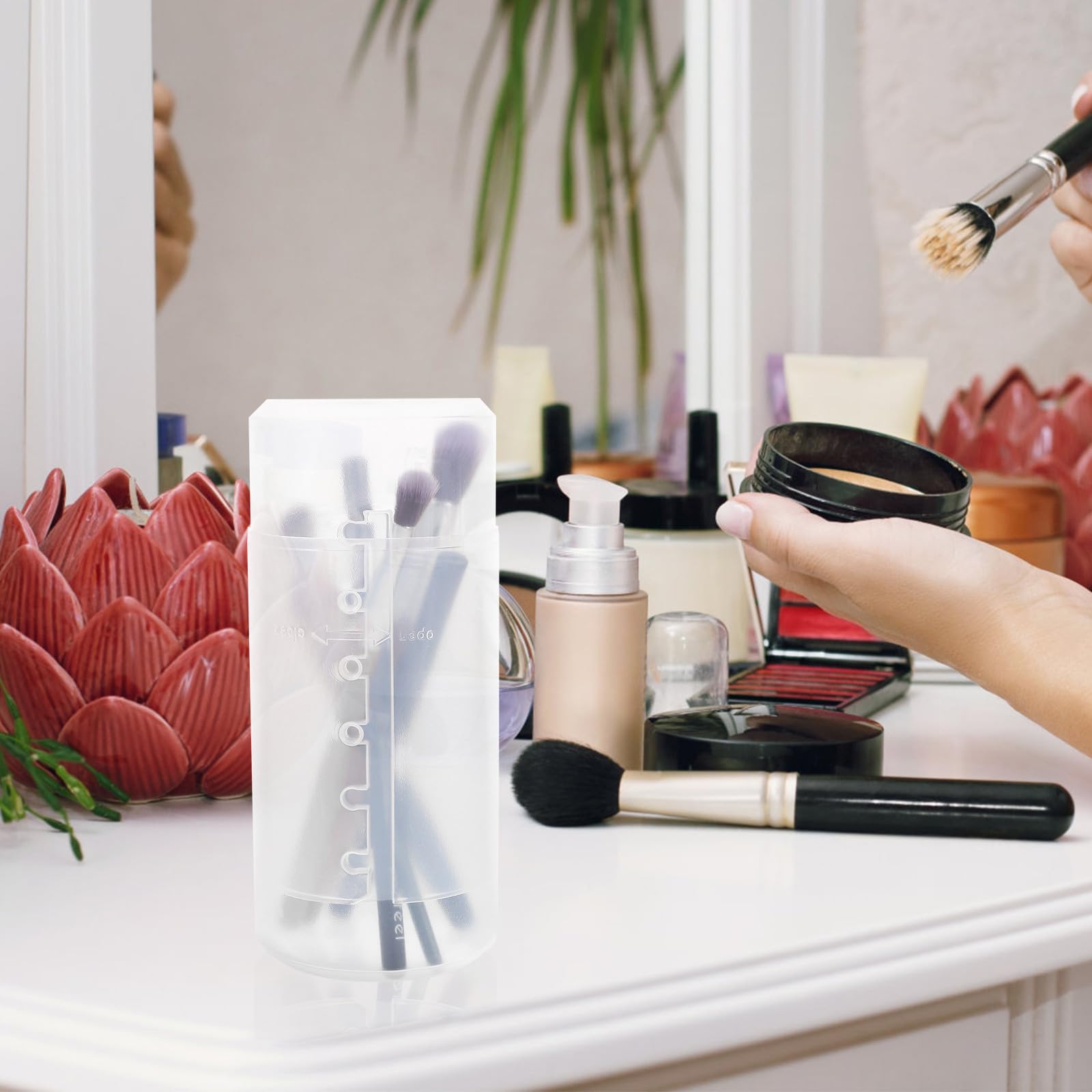 FOYTOKI Makeup Brush Holder with Lid 3pcs Retractable Brush Organizer Cups Plastic Travel Makeup Tools Case for Women Vanity Table Storage