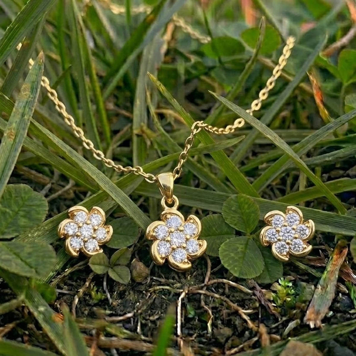 Montana Silversmiths Western Lifestyle Crystal Jewelry Set – close-up detail in Gold