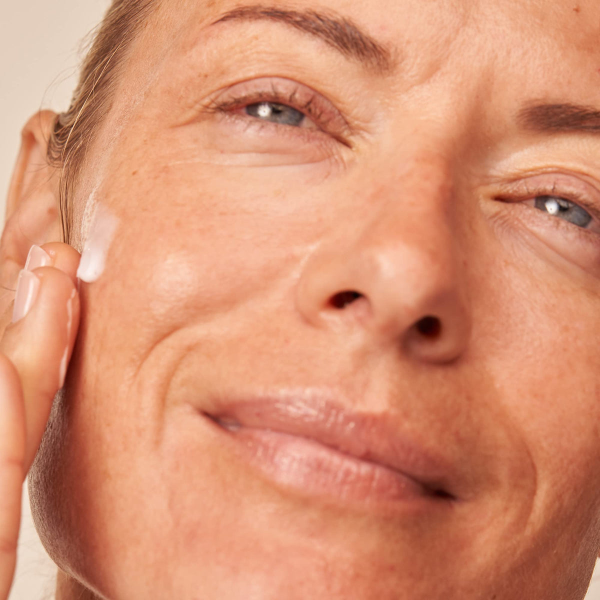 Dr Dennis Gross Vitamin C Lactic Dewy Deep Cream - Dr Dennis Gross Official Imagery - 7