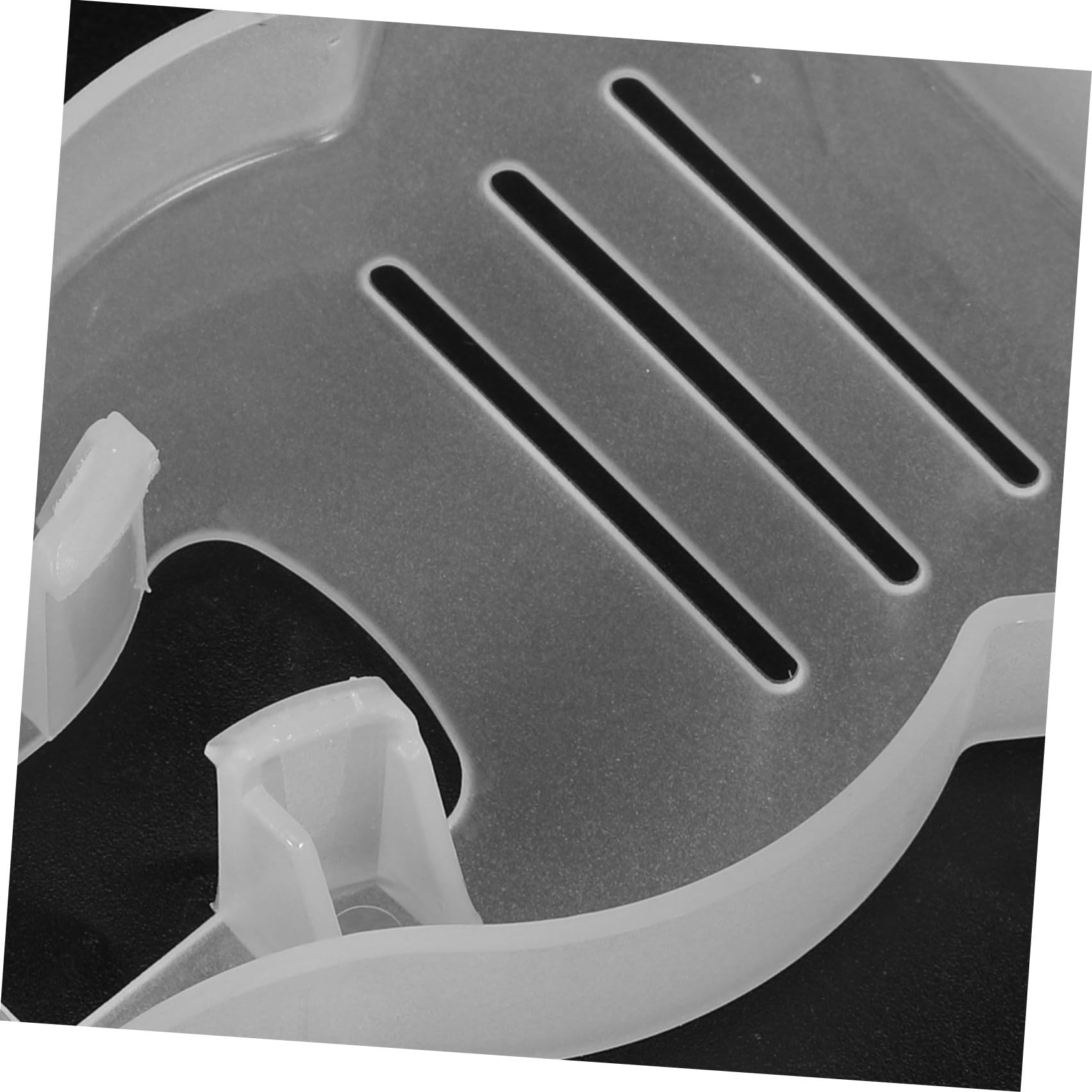 MERRYHAPY 5-piece portable razor case with hard plastic cover, ideal for storing manual razors and trimmers during travel.
