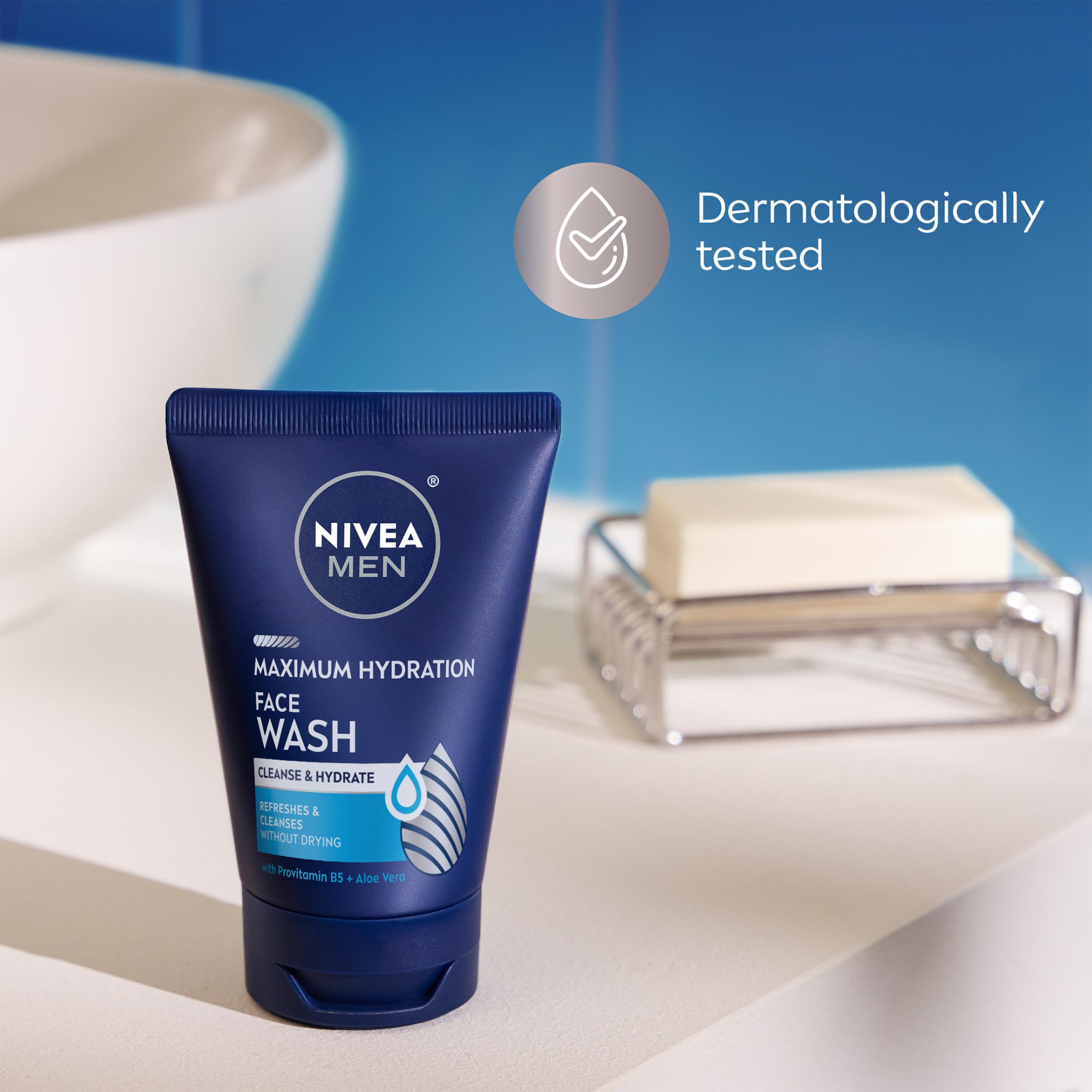 NIVEA MEN Maximum Hydration Face Lotion with SPF 15 sunscreen in a 4-pack of 2.5 fl oz bottles, suitable for men's skin.