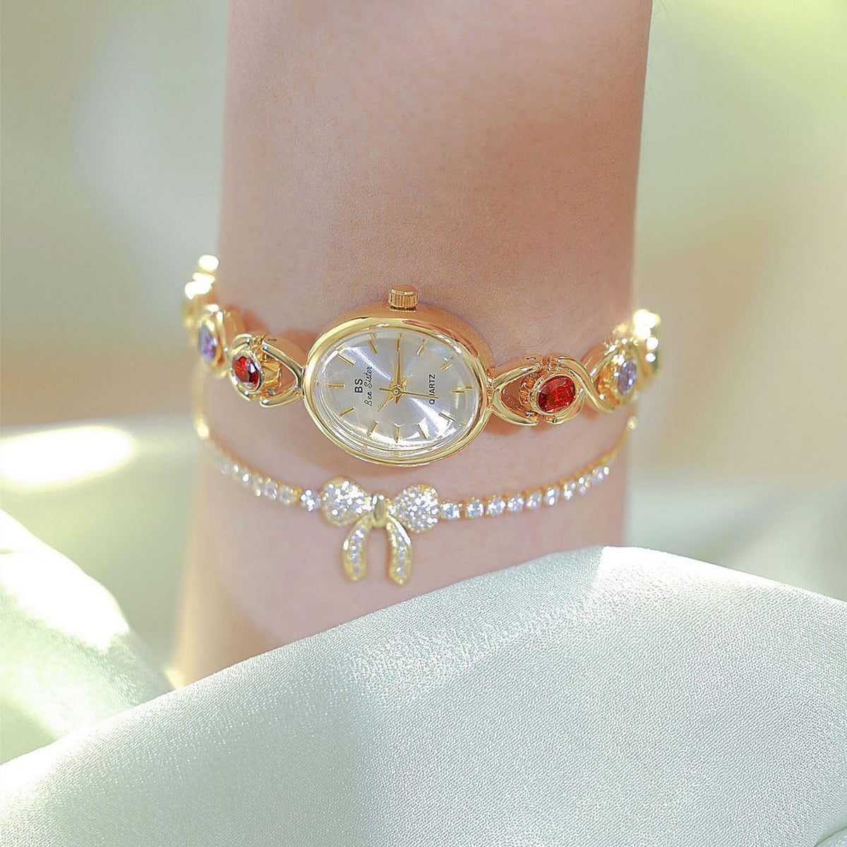 FANMIS Gold Watches for Women with Small Fase Oval Bracelet Dress Watch – packaging and label