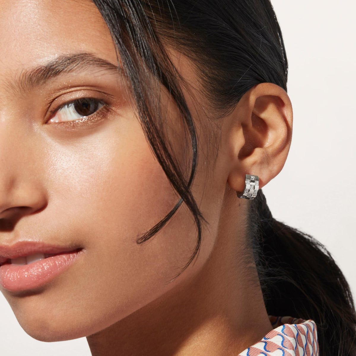 Ana Luisa Eden Huggie Hoop Earrings - 14K Gold & Silver Rhodium Plated – close-up detail