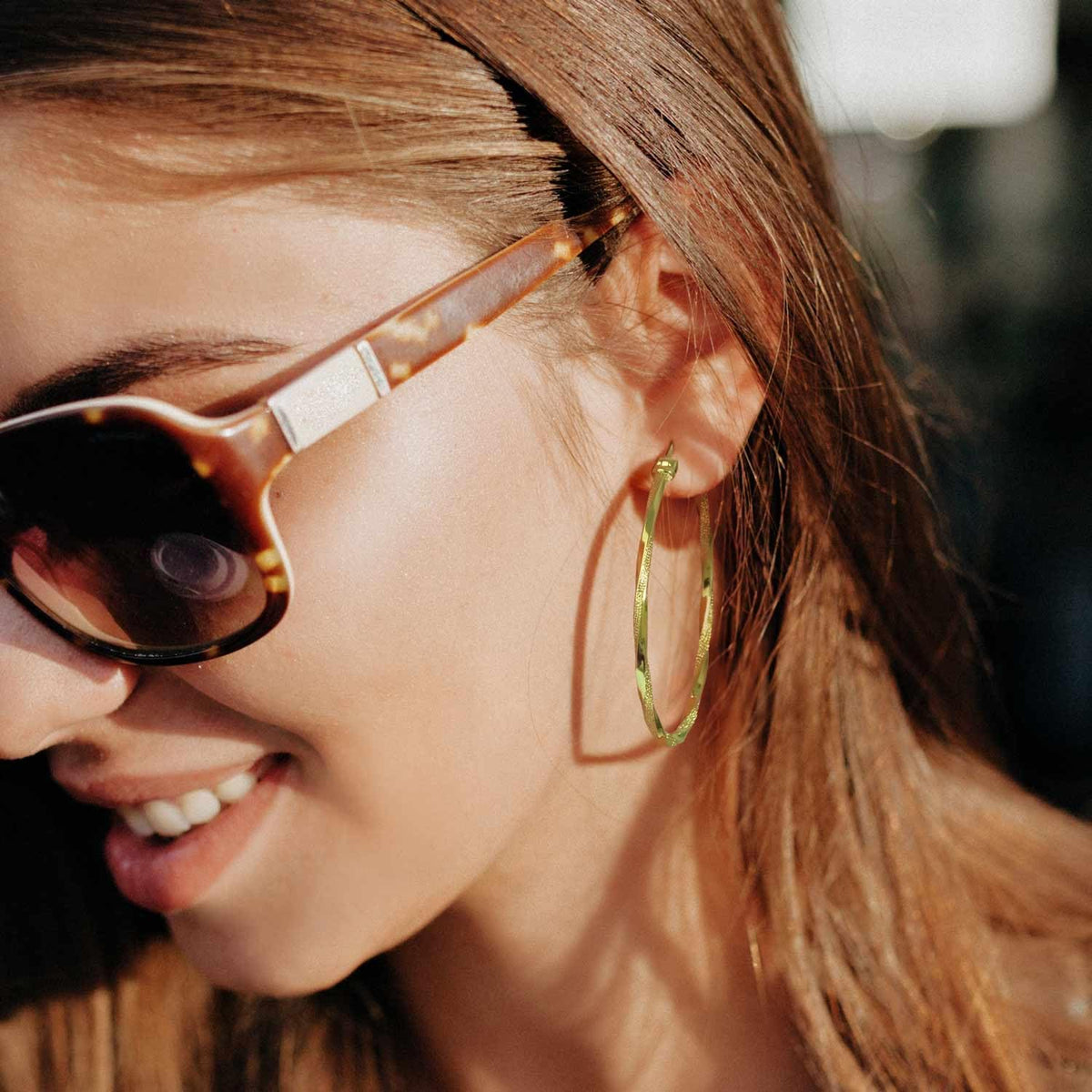 Verniflloga 14K Gold Hoop Earring for Women Earrings Gold Hoops – back view and specifications