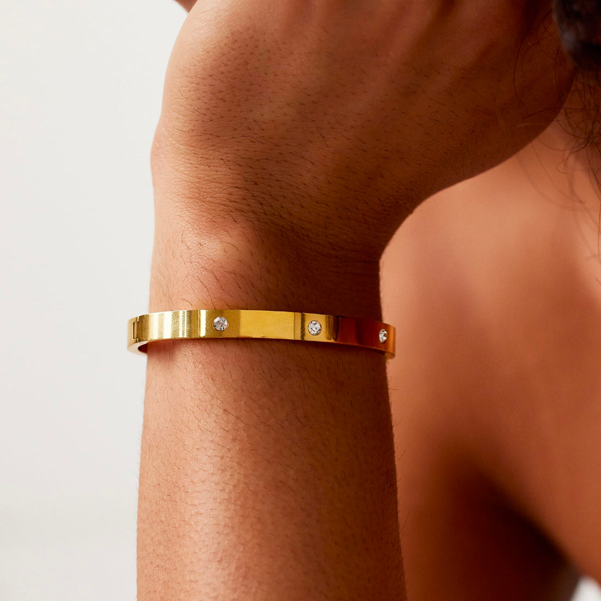 Electric Picks Forever Bracelet – close-up detail in Gold
