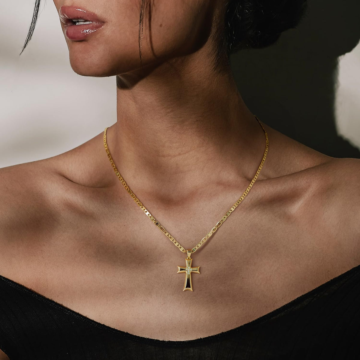 AIGAMIT Cross Necklace for Women Gold Cross Necklaces for Women – packaging and label