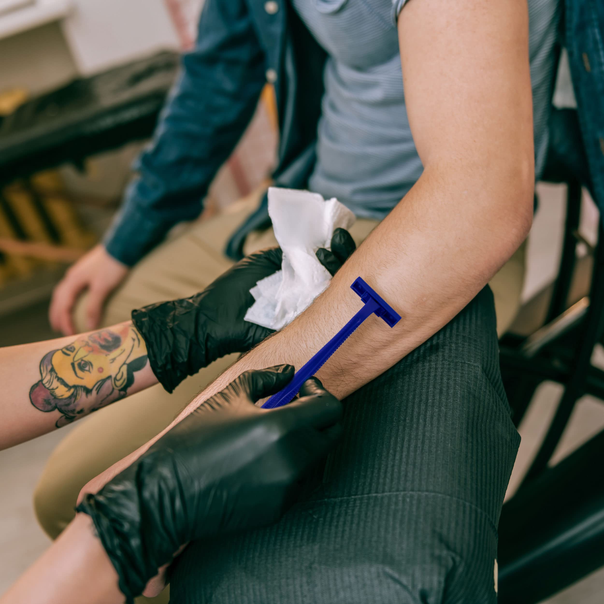 Dynarex DynaCare Twin Blade Razors, Disposable Unisex Razor with Two Blades Provides Smooth, Close Shave, for Prior to Procedures or Tattoos, Blue, 6 Boxes - 50 Razors per Box