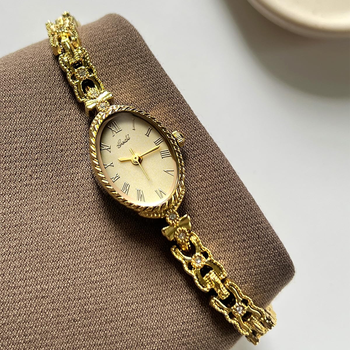 CARLIEN Fashion Vintage Gold Oval Quartz Watches for Women - Alloy Steel Band Slim Bracelet - Roman Numerals Numbers - D