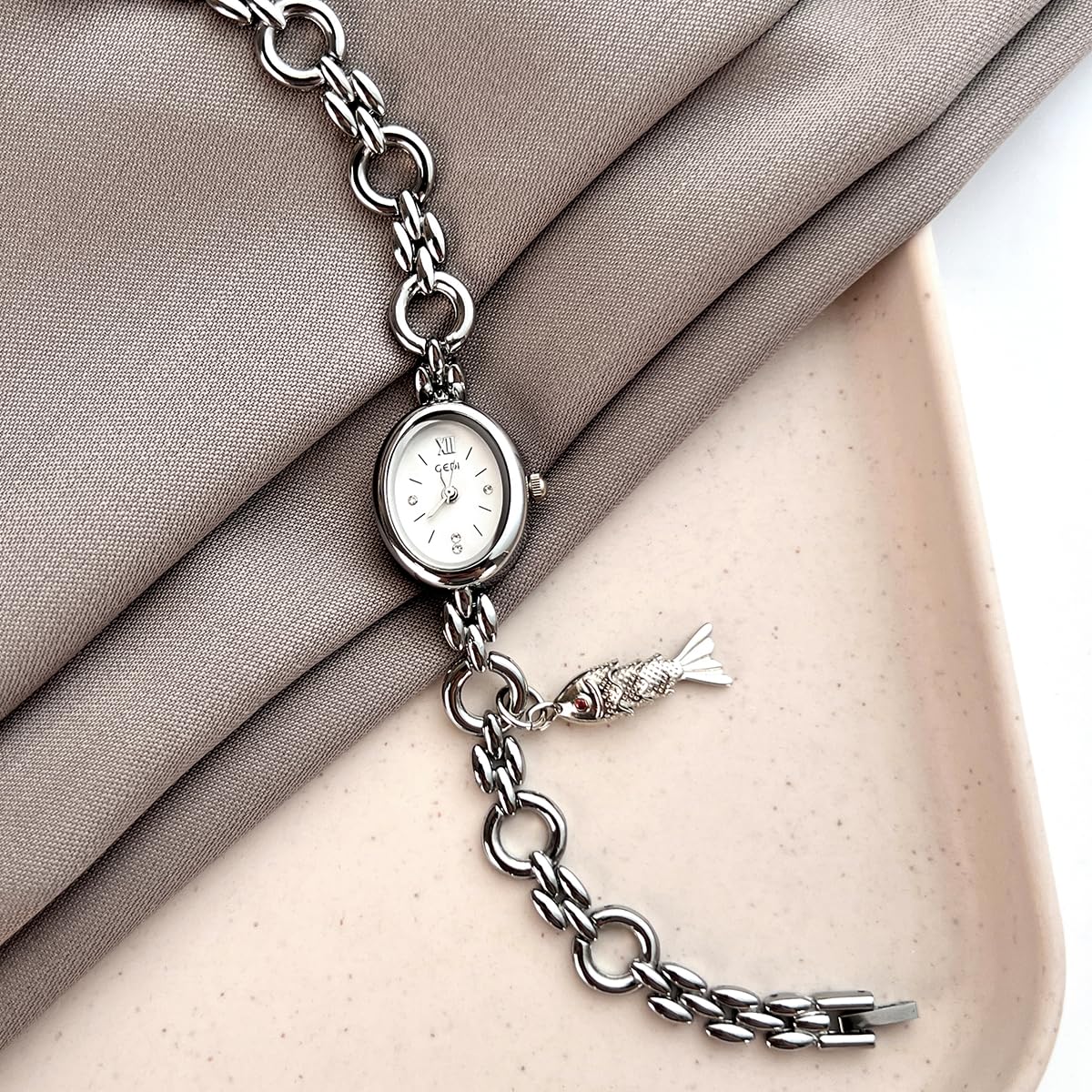 CARLIEN Fashion Vintage Gold Oval Quartz Watches for Women - Alloy Steel Band Slim Bracelet - Roman Numerals Numbers - D