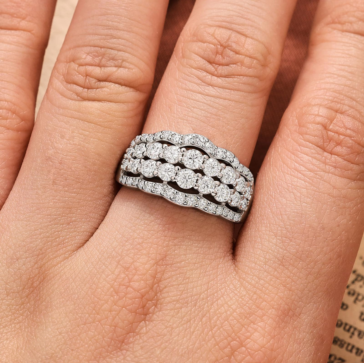 Wuziwen Moissanite Wide Wedding Bands for Women Engagement Eternity Rings – packaging and label