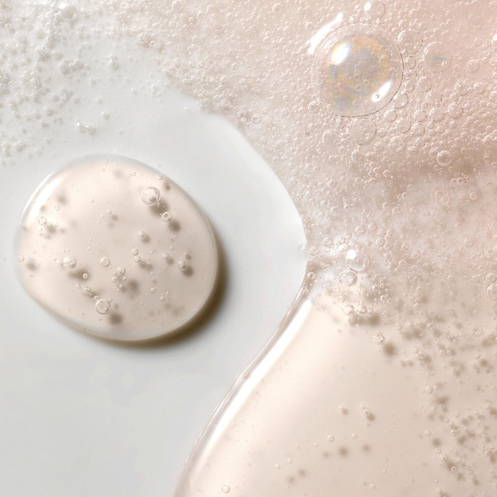 Kristin Ess Clarifying Detox Shampoo for oily hair, with pump, showing the sulfate-free, vegan shampoo bottle designed for cleansing.