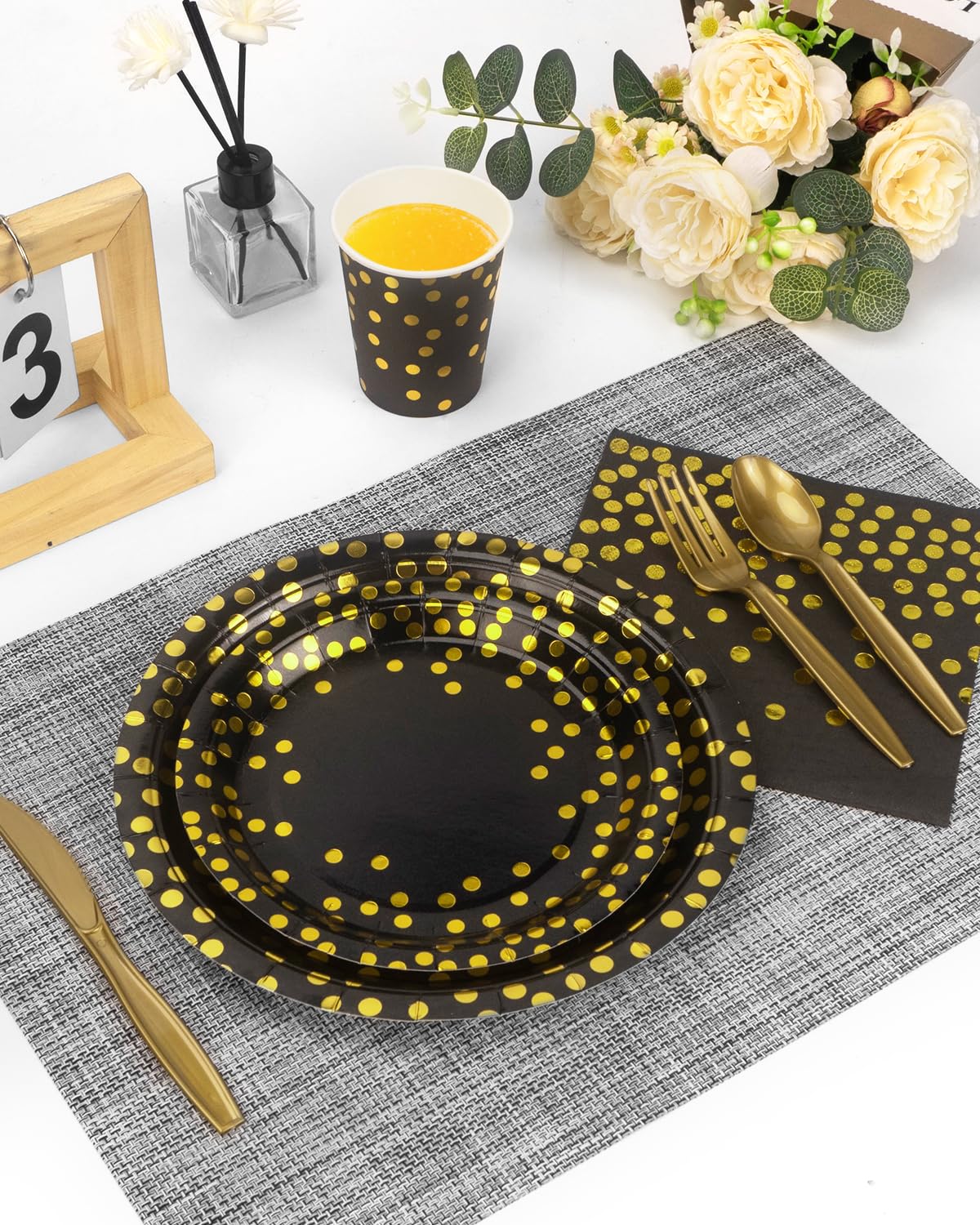 Lzerking 364pcs Black and Gold Party Supplies 52 Sets Disposable Dinnerware – close-up detail