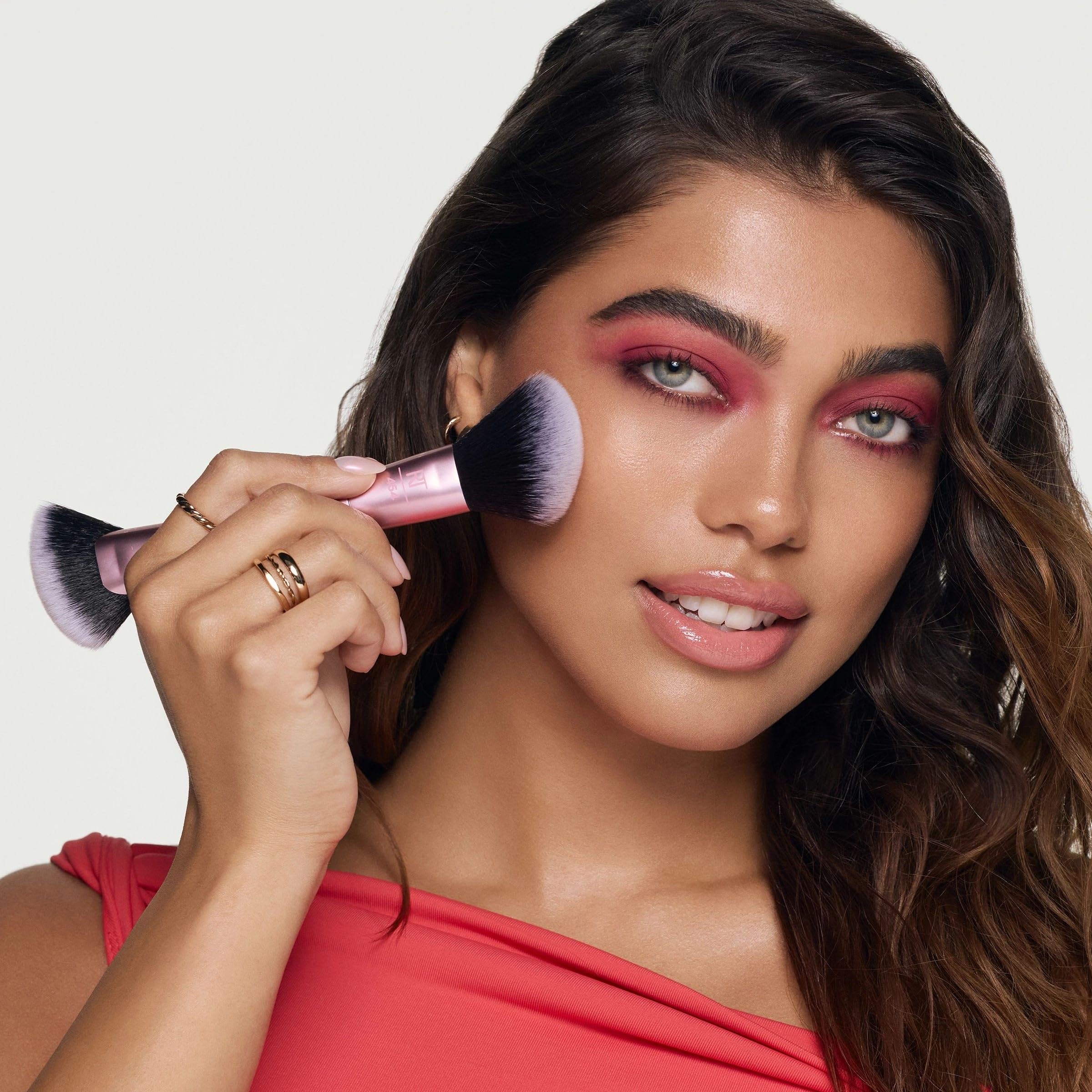 Real Techniques Big Blends Energy Brush and dual-sided puff kit, 6-piece cosmetic brush set for makeup application.