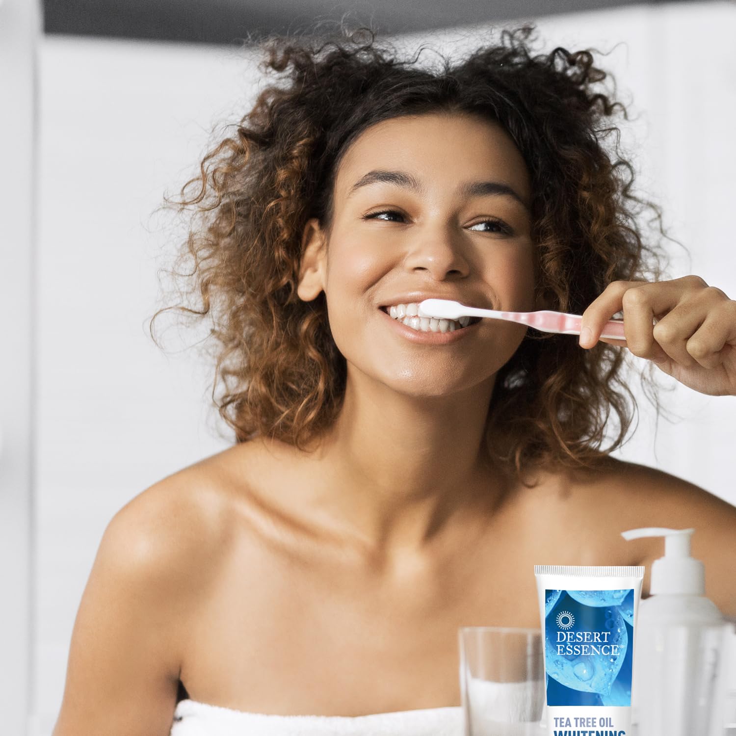 Desert Essence Tea Tree Oil Whitening Toothpaste in 6.25oz tube, featuring natural ingredients and fresh mint flavor.