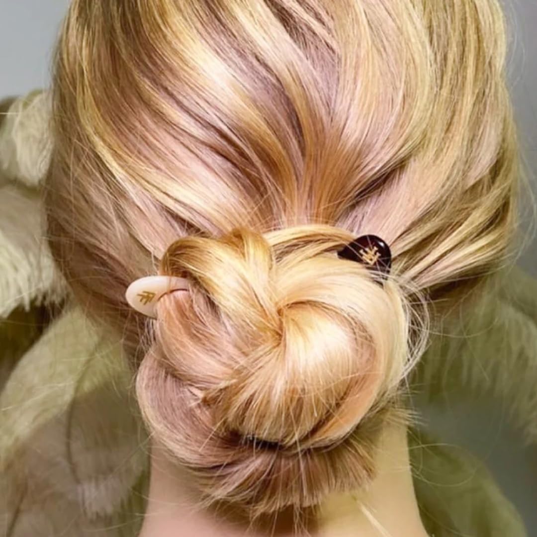 Fiona Franchimon No1 Hairpin from London Collection, all hair types, stylish hair clip with all-day hold on a neutral background