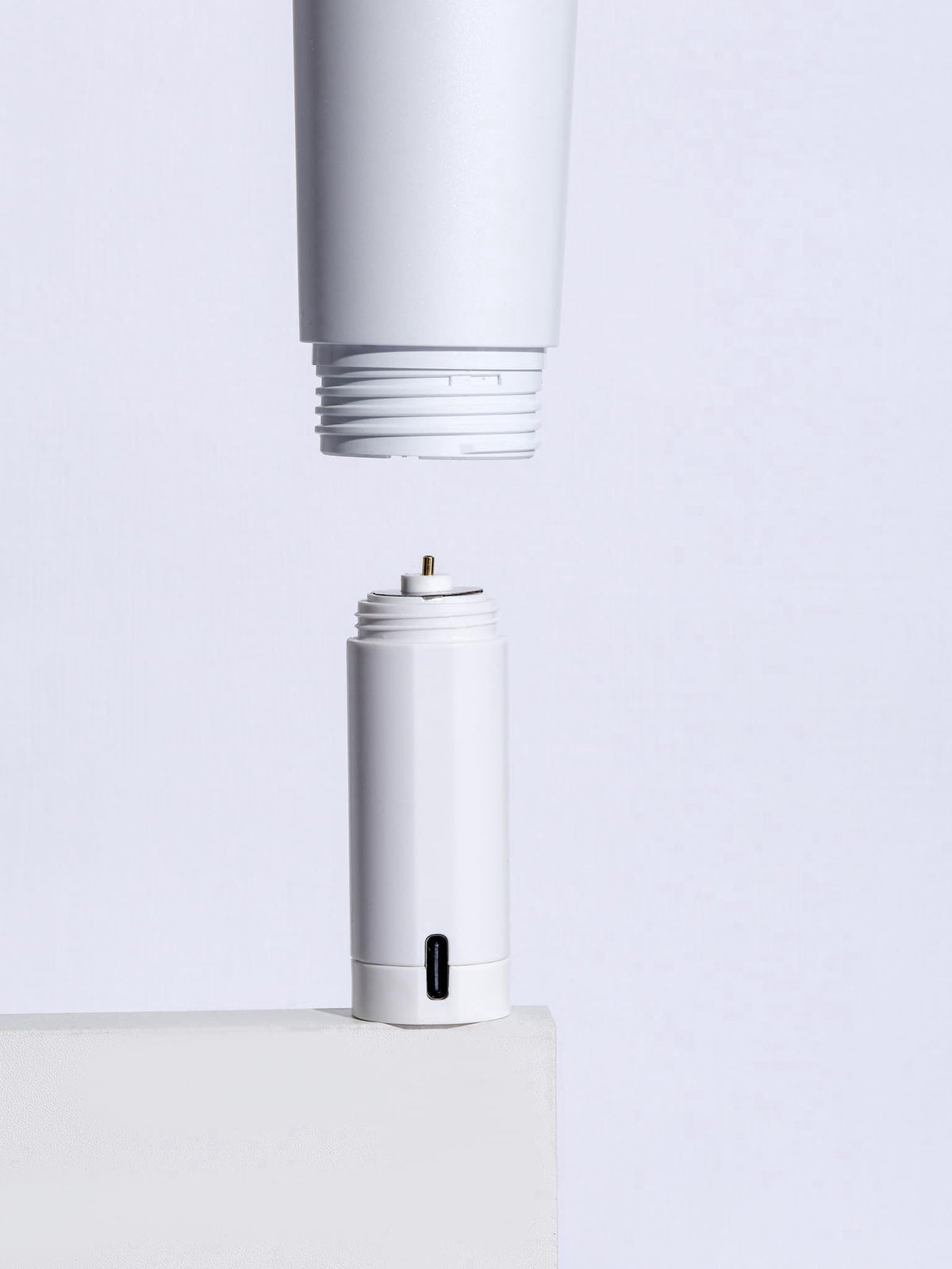 MANDU DECO Rechargeable Kpop Lightstick Battery for K-pop Concerts, Protective Cap with Keychain, Lasts 4 to 6 Hours, Wh