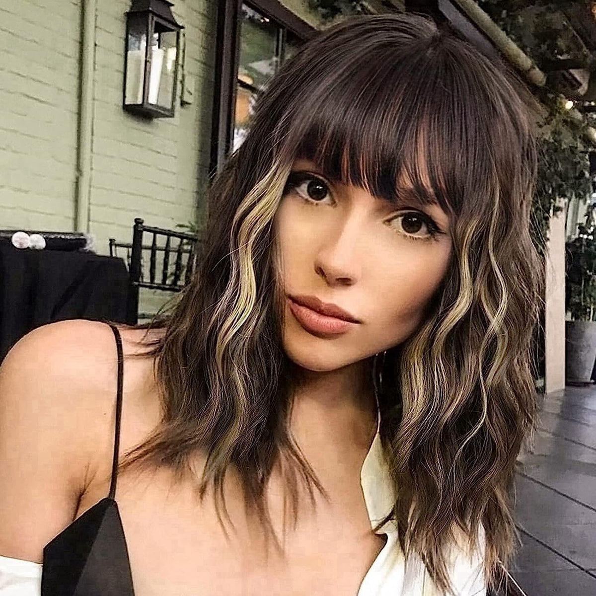 andromeda Brown Mixed Blonde Short Bob Wavy Wig with Bangs for women – product photo (Wigs)