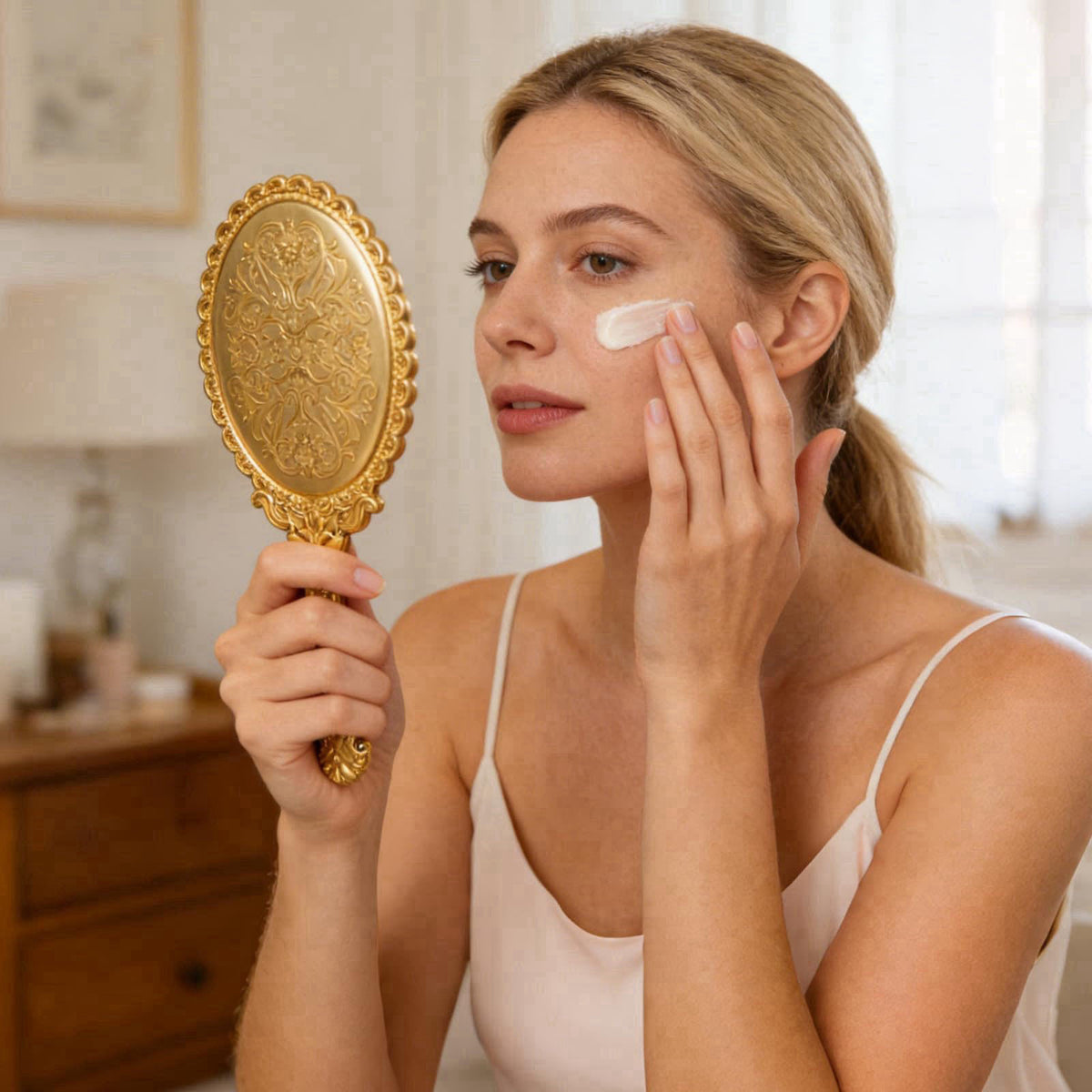 FUPMILPHRANX – Handheld Mirrors on display