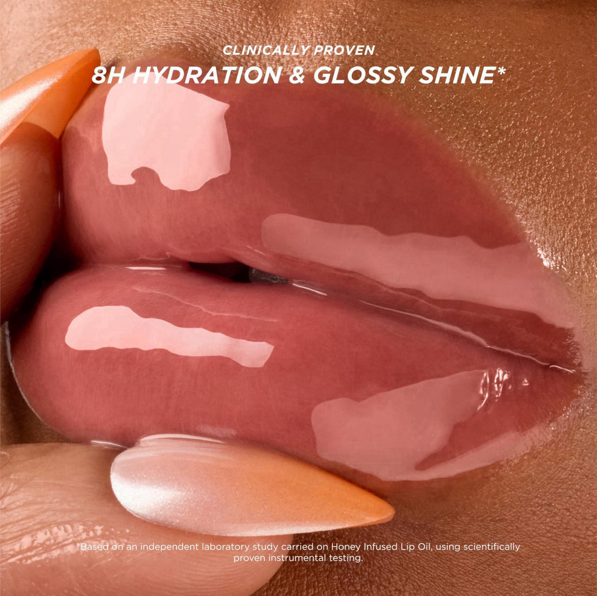 Gisou Honey Infused Lip Oil (0.27 Fl Oz) - Bee-llini Peach – close-up detail in Peach