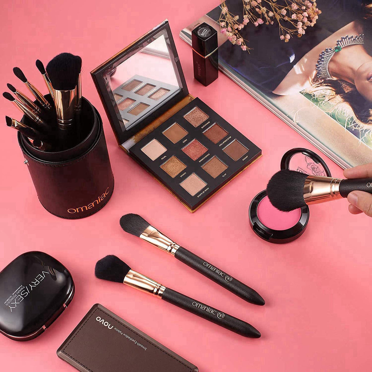 OMANIAC – Brush Sets on display