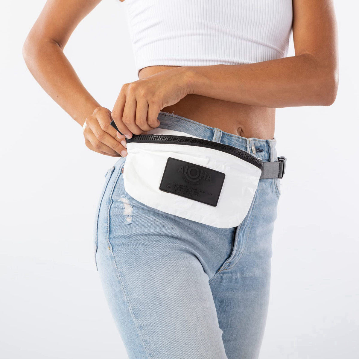 ALOHA Collection Mini Hip Pack, Splash-Proof Travel Bag, White – close-up detail