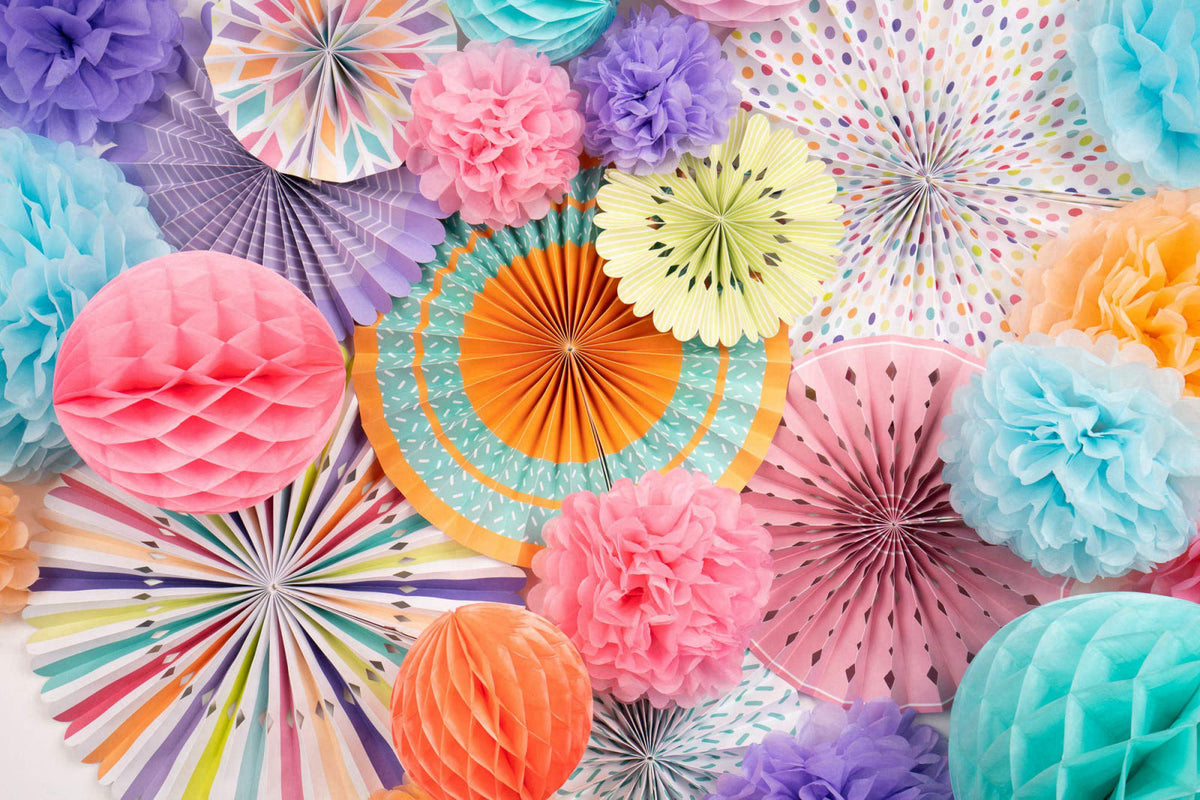 PapaKit 26-Piece Deluxe Multicolor Party Decoration Set – packaging and label