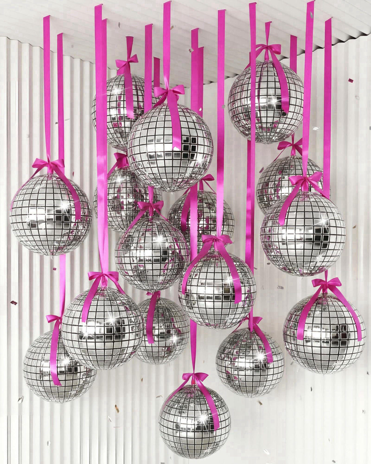 Jenaai 30 Set Round Foil Balloons Bulk 22 Inch 4d Metallic Giant Balloons Set with Satin Bows Ribbon for Ceiling Holiday