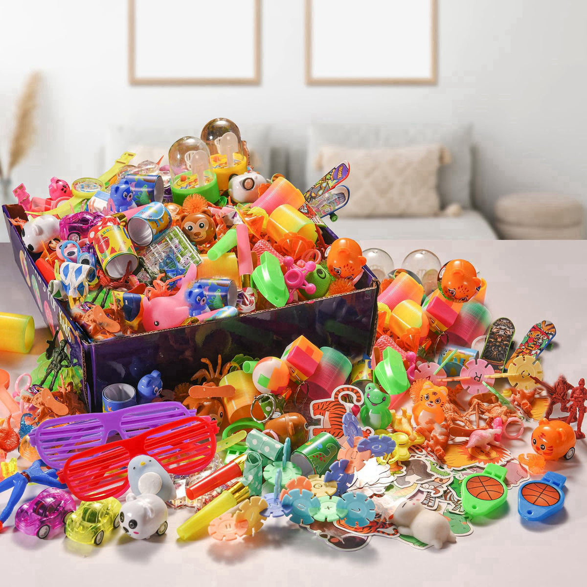 Yutin 300 PCS Party Favor for Kids Goodie Bags Stuffers, Treasure Box Prizes Toys – close-up detail