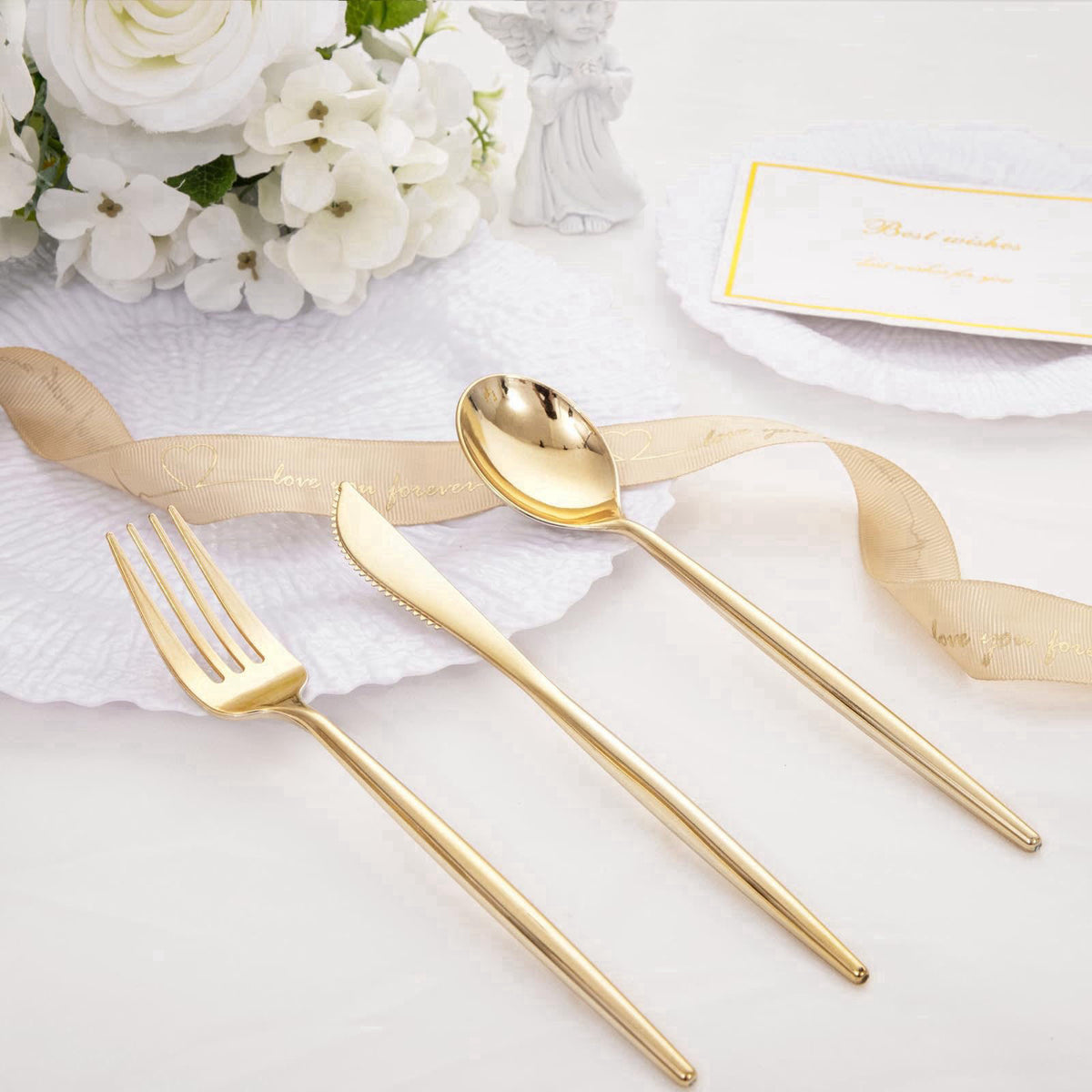 SUT – Cutlery Sets on display